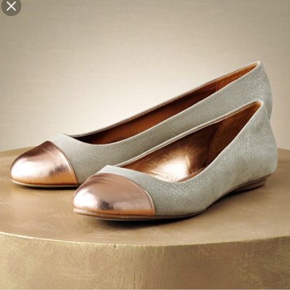 Jennifer Lopez Shoes - Jennifer Lopez rose gold/tan sparkly flats. 8